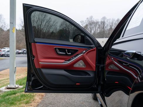 Used 2025 Mercedes-Benz S 580 4MATIC Sedan image 15