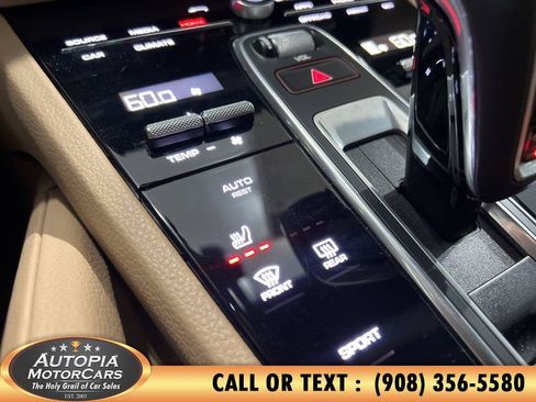 Used 2022 Porsche Cayenne AWD/4WD image 36