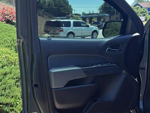 Used 2017 Chevrolet Colorado Z71 AWD/4WD image 10