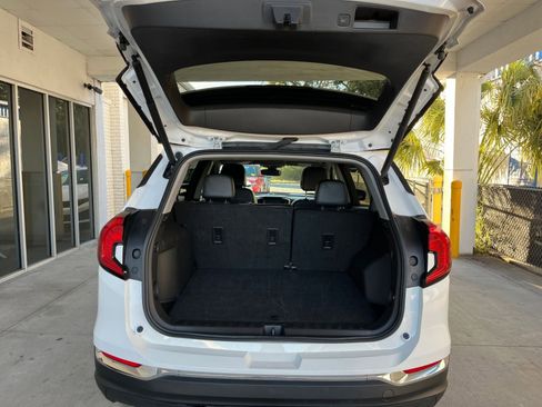 Used 2024 GMC Terrain SLT image 32