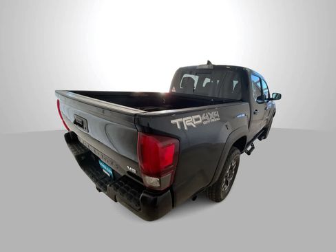 Used 2019 Toyota Tacoma TRD Off-Road w/ TRD Premium Off Road Package image 8