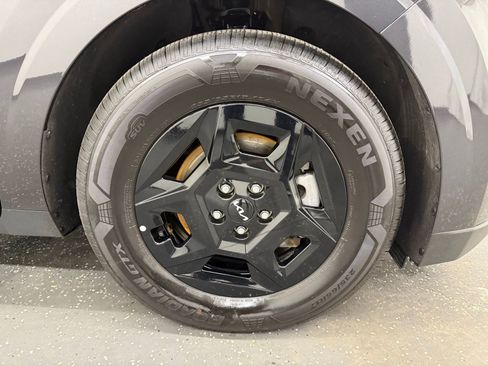 Used 2025 Kia Carnival LXS image 21