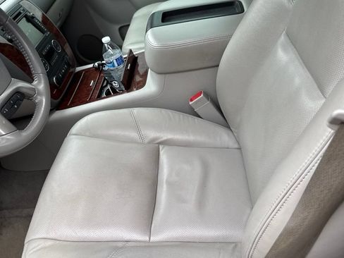 Used 2010 Chevrolet Suburban LTZ AWD/4WD image 6