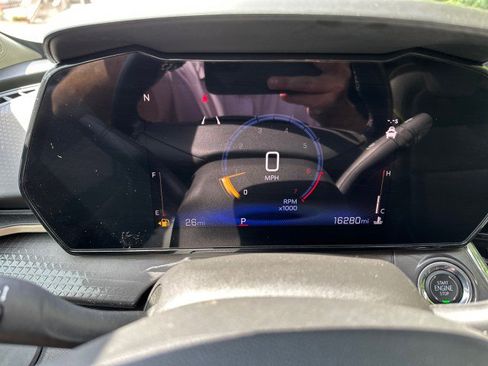 Used 2025 Chevrolet Trax ACTIV w/ Sunroof Package FWD image 14