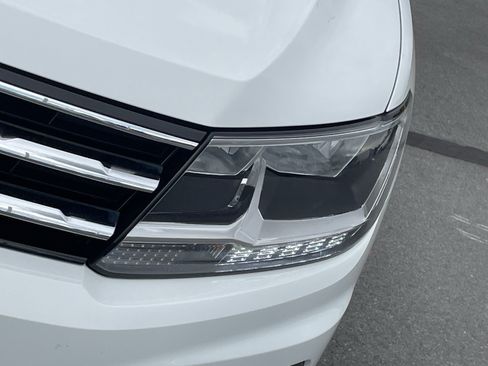 Used 2020 Volkswagen Tiguan SEL AWD/4WD image 10