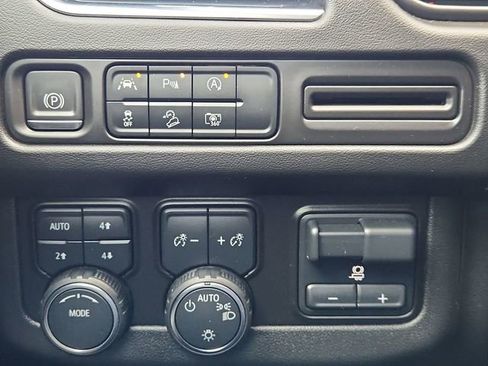 Used 2024 Chevrolet Tahoe Z71 w/ Luxury Package image 18