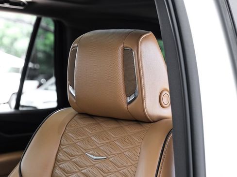 Used 2023 Cadillac Escalade Premium Luxury AWD/4WD image 37