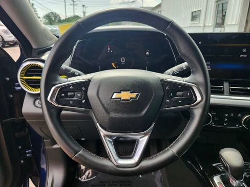 Used 2024 Chevrolet Trax LT w/ Driver Confidence Package FWD image 25