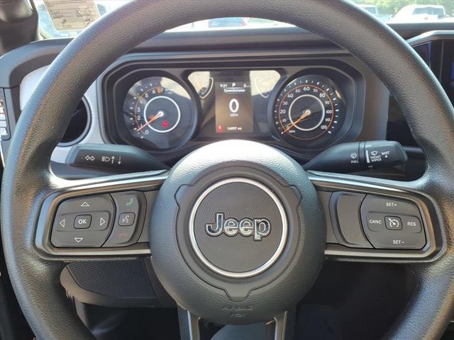 Used 2025 Jeep Gladiator Sport AWD/4WD image 18