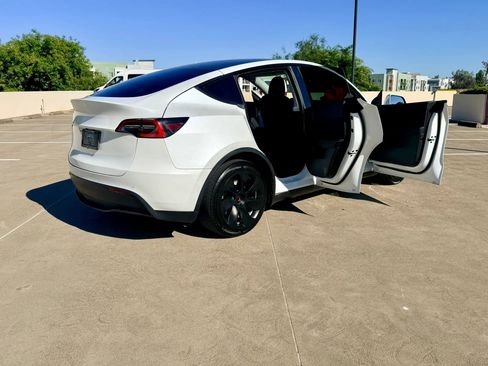 Used 2021 Tesla Model Y 2WD image 33