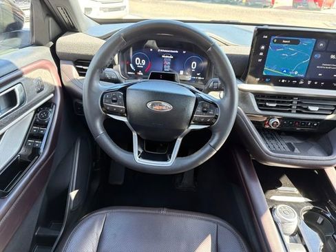 Used 2025 Ford Explorer Platinum w/ LUX Leather Package image 16