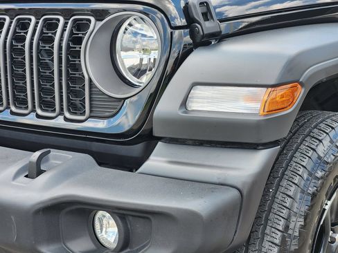 Used 2025 Jeep Wrangler Unlimited Sport AWD/4WD image 8