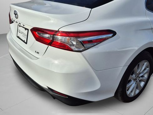 Used 2019 Toyota Camry LE FWD image 33
