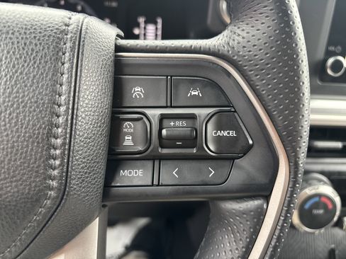 Used 2025 Toyota 4Runner SR5 AWD/4WD image 20