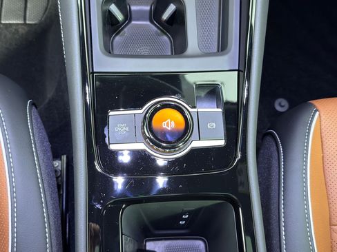 Used 2025 Volkswagen Tiguan SEL R-Line image 15