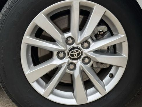 Used 2025 Toyota Camry LE FWD image 10