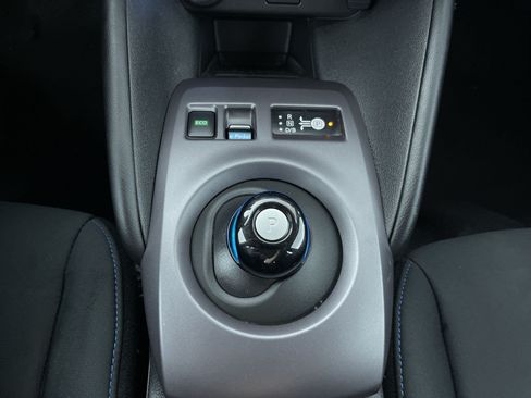 Certified 2025 Nissan Leaf S FWD image 19