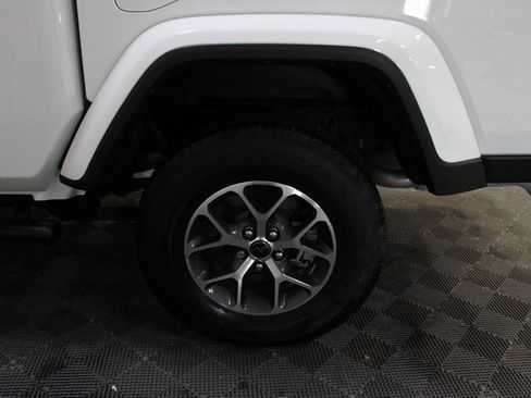 Used 2025 Jeep Gladiator Sport image 13