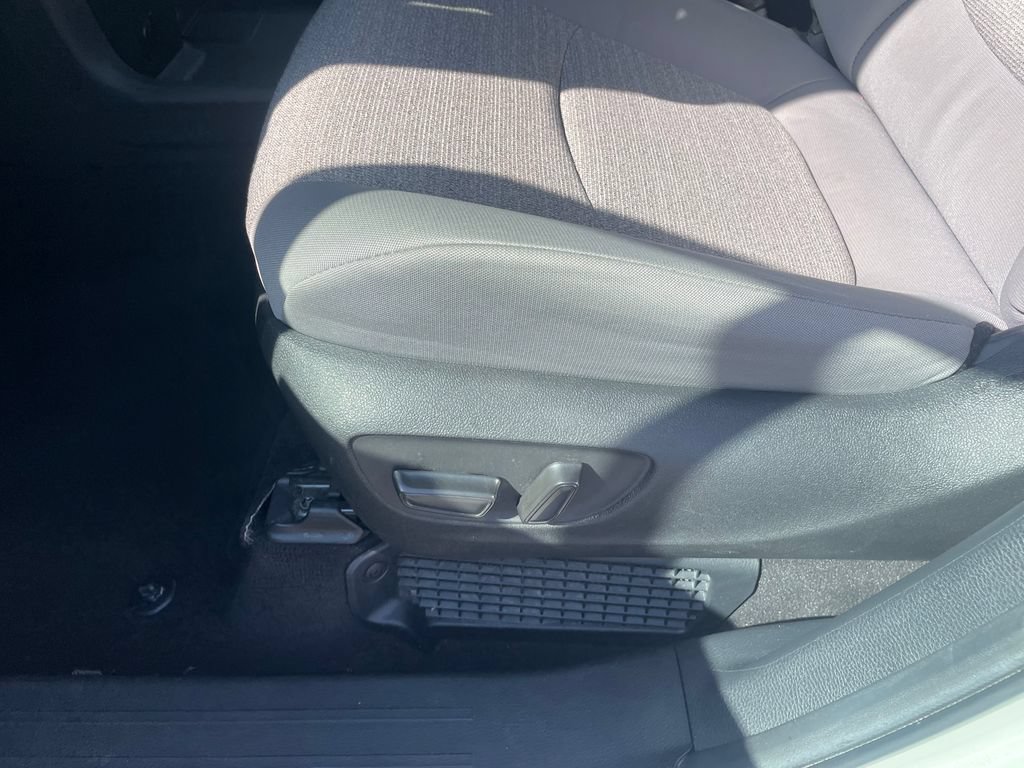 Used 2025 Toyota Sienna LE FWD image 10