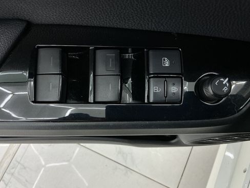 Used 2020 Toyota Prius Prime Limited FWD image 37