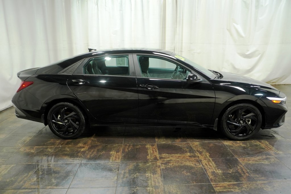 Certified 2026 Hyundai Elantra Sport FWD image 4