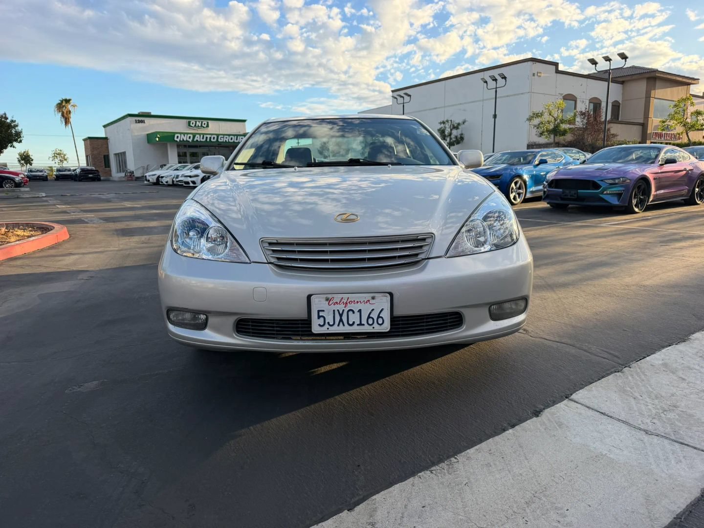 Used 2003 Lexus ES 330 w/ Premium Pkg FWD image 2