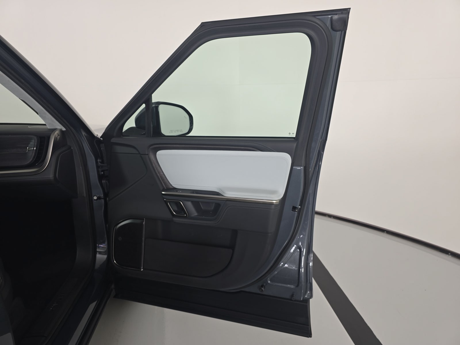 Used 2023 Rivian R1S Launch Edition Quad AWD/4WD image 18