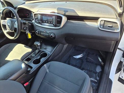 Used 2019 Kia Sorento FWD image 18