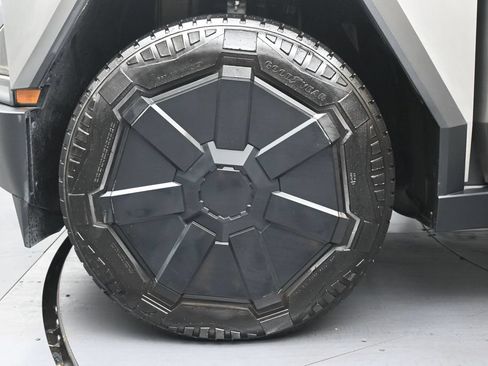 Used 2024 Tesla Cybertruck Cyberbeast AWD/4WD image 32