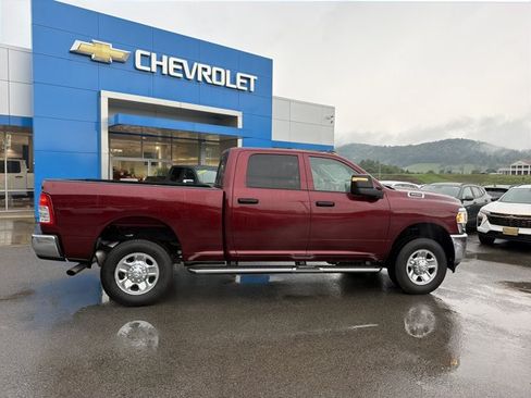 Used 2024 RAM 3500 Tradesman w/ Chrome Appearance Group AWD/4WD image 3