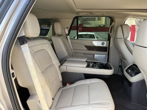 Used 2020 Lincoln Navigator Reserve w/ Luxury Package AWD/4WD image 32