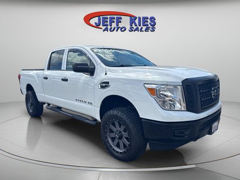 Used 2018 Nissan Titan S AWD/4WD image 3