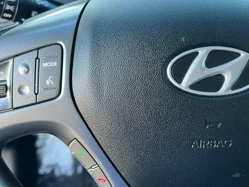 Used 2015 Hyundai Tucson SE image 19