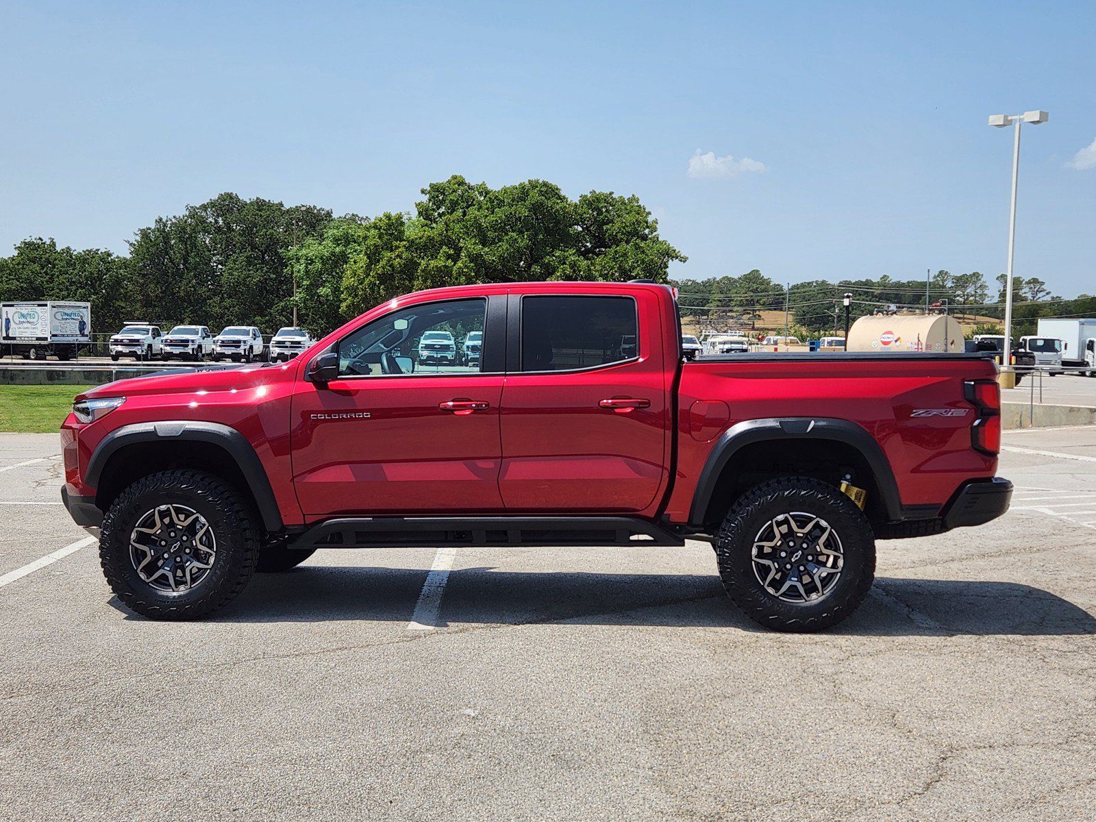 Used 2025 Chevrolet Colorado ZR2 w/ Technology Package AWD/4WD image 3