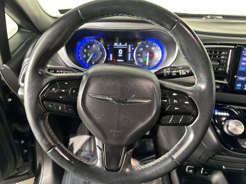 Certified 2018 Chrysler Pacifica Touring-L w/ Premium Audio Group FWD image 24