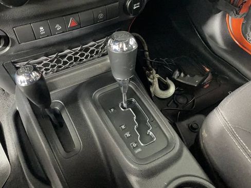 Used 2014 Jeep Wrangler Unlimited Sahara w/ Dual Top Group AWD/4WD image 11