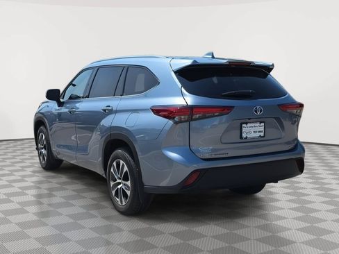 Used 2021 Toyota Highlander XLE AWD/4WD image 7