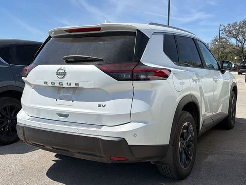 Used 2024 Nissan Rogue SV w/ SV Premium Package image 3