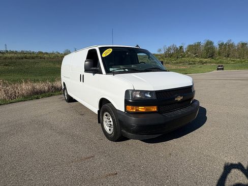 Used 2020 Chevrolet Express 3500 Extended w/ Driver Convenience Package RWD image 7