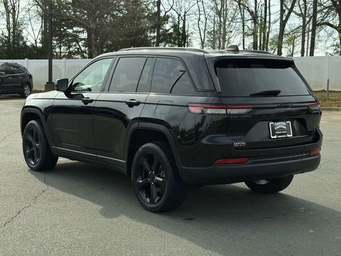 Used 2023 Jeep Grand Cherokee Altitude image 11