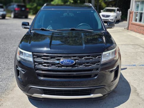 Used 2018 Ford Explorer XLT w/ Equipment Group 202A FWD image 8