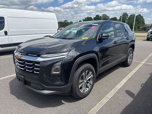 Used 2025 Chevrolet Equinox LT AWD/4WD image 1