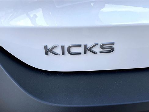 New 2026 Nissan Kicks SR FWD image 8