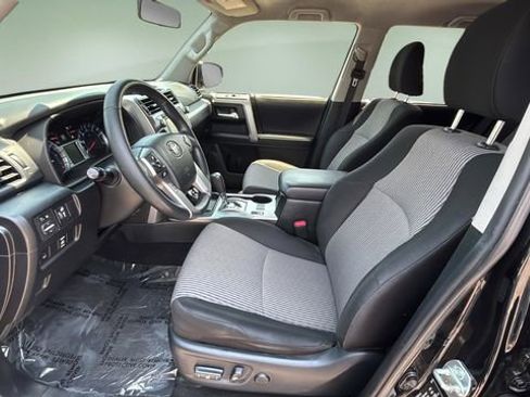 Used 2017 Toyota 4Runner SR5 AWD/4WD image 18