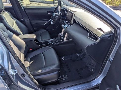 Used 2023 Toyota Corolla Cross XLE image 5