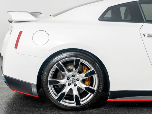 Used 2009 Nissan GT-R Premium image 8