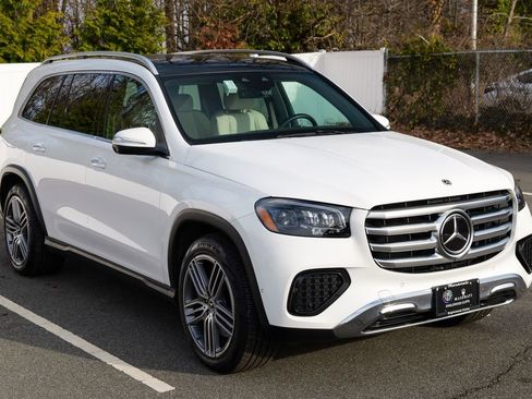 Used 2025 Mercedes-Benz GLS 450 4MATIC image 9