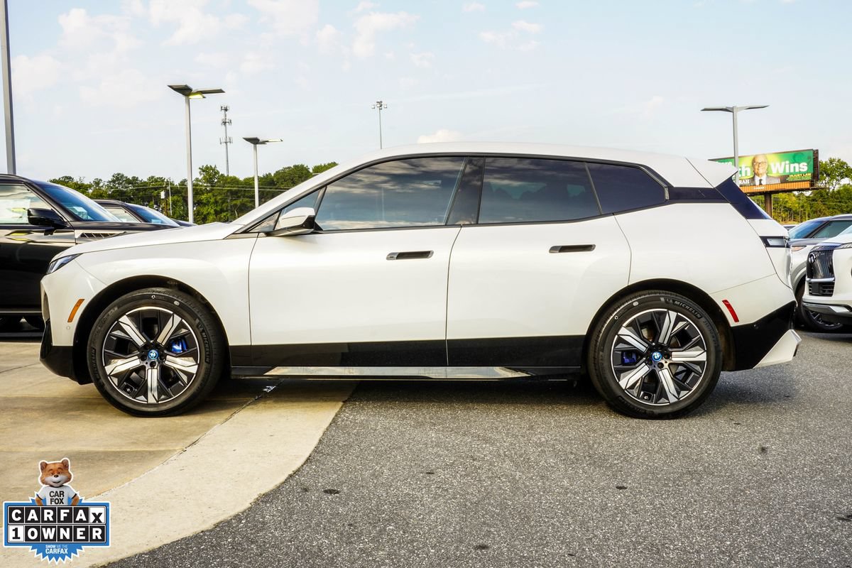 Used 2024 BMW iX xDrive50 w/ Premium Package AWD/4WD image 9