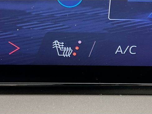 Used 2025 Chevrolet Traverse LT image 20