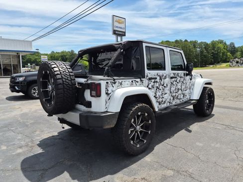Used 2012 Jeep Wrangler Unlimited Sahara w/ Connectivity Group AWD/4WD image 7